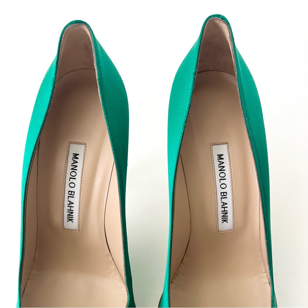 Manolo Blahnik Green Heels with Embellished Buckle - Picture 4 of 14